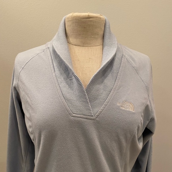 The North Face Womens Light Blue Lightweight Fleece Pullover / Size M - Picture 7 of 11